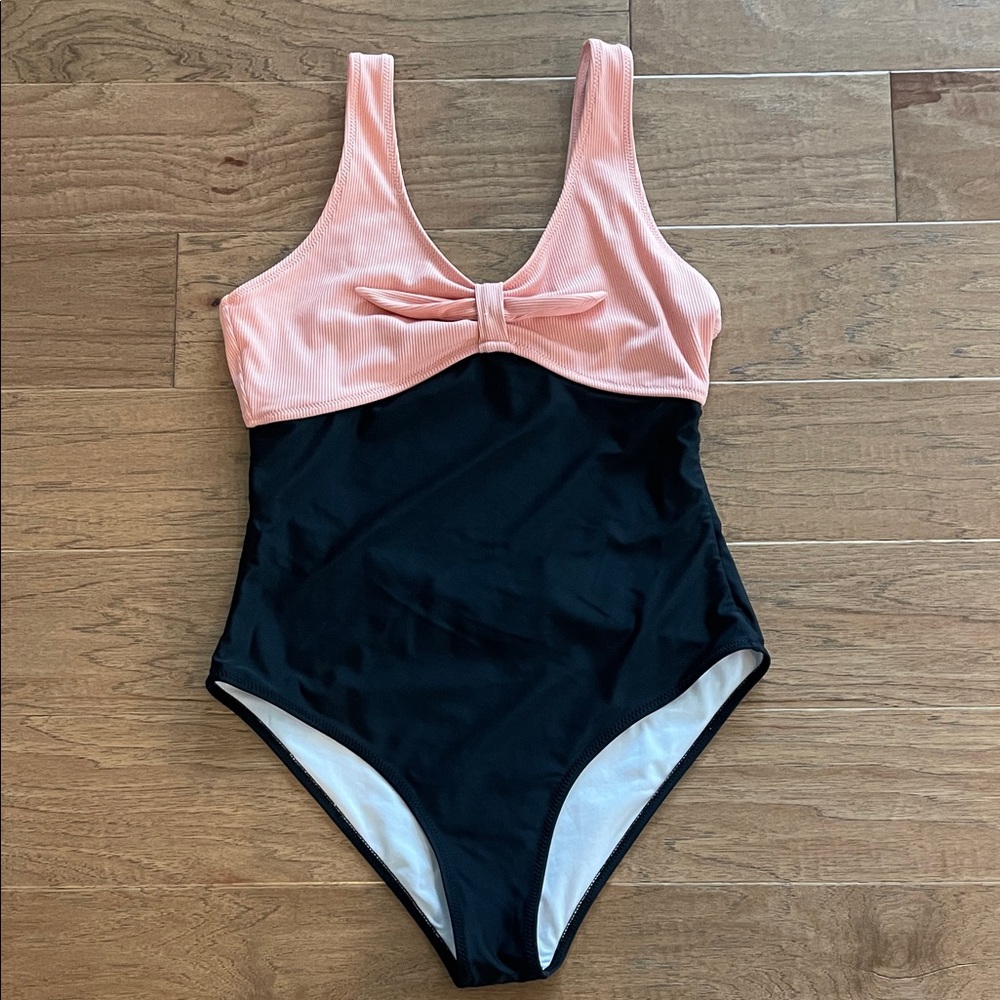 Beachsissi Two-Tone Peach‎ and Black One-Piece Swimsuit Medium